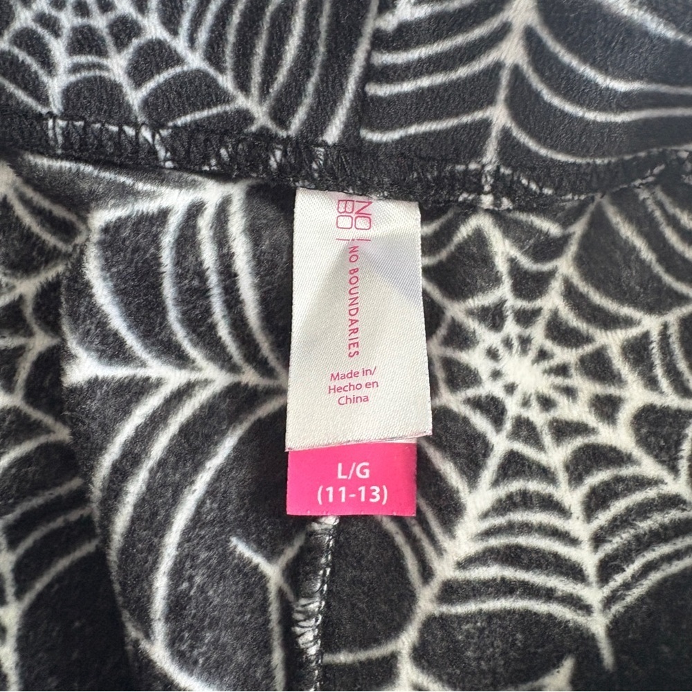 No Boundaries Halloween Leggings - Picture 3 of 4
